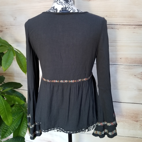 American Eagle Embroidered &Bell sleeves/Top Sz XS - Picture 2 of 7